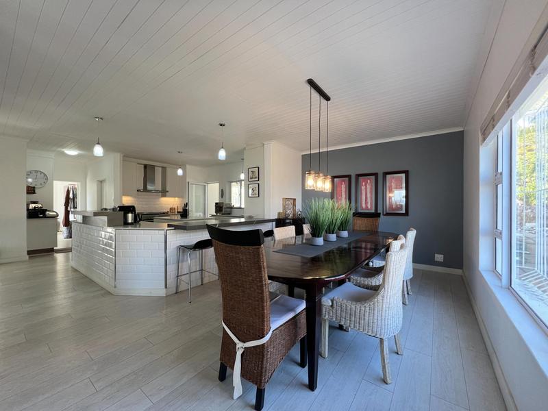 6 Bedroom Property for Sale in Rooi Els Western Cape